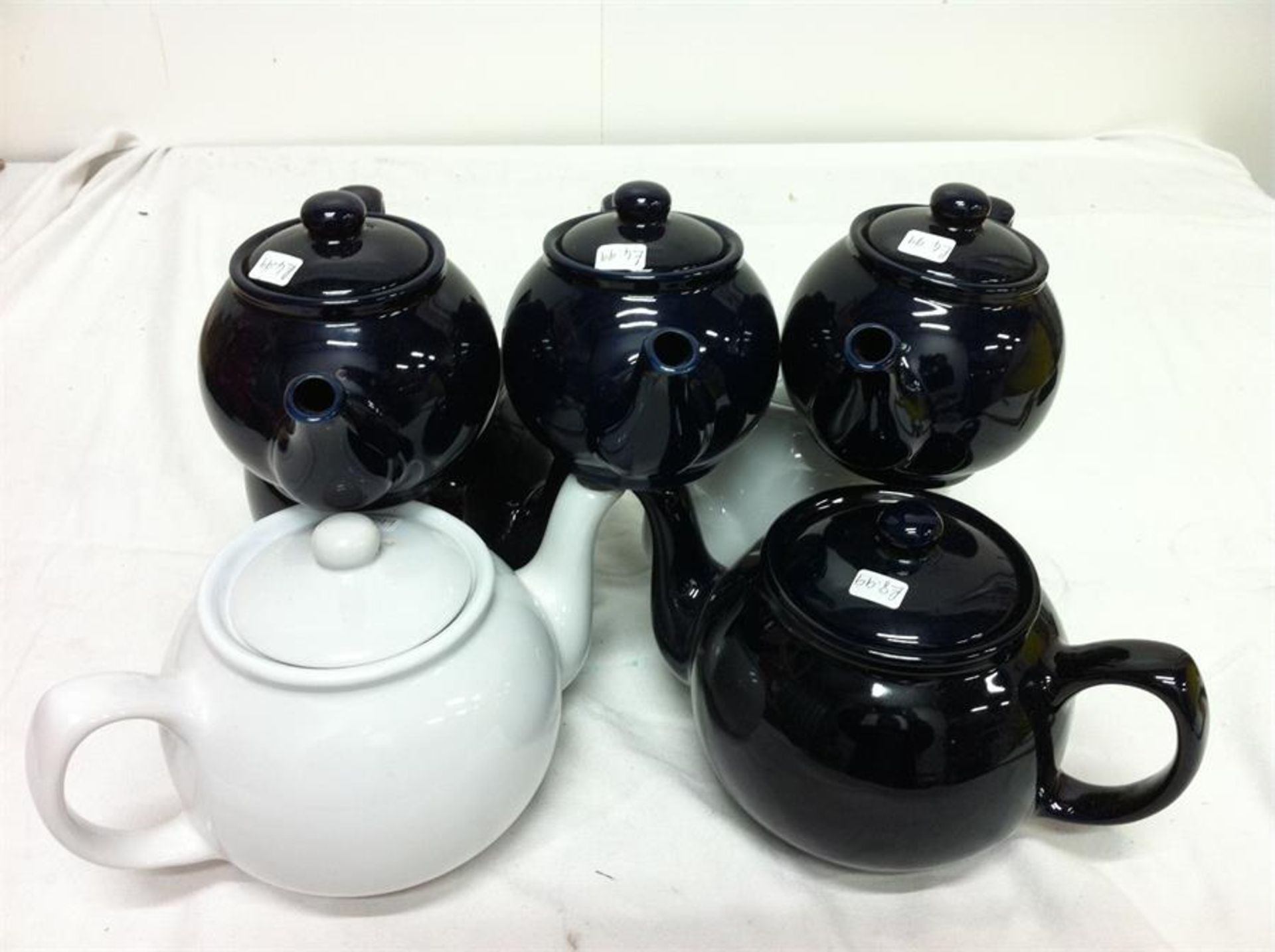 20 small and 6 large ceramic teapots, 3 blue enamel coated coffee pots, 3 white ceramic jugs - Image 5 of 6