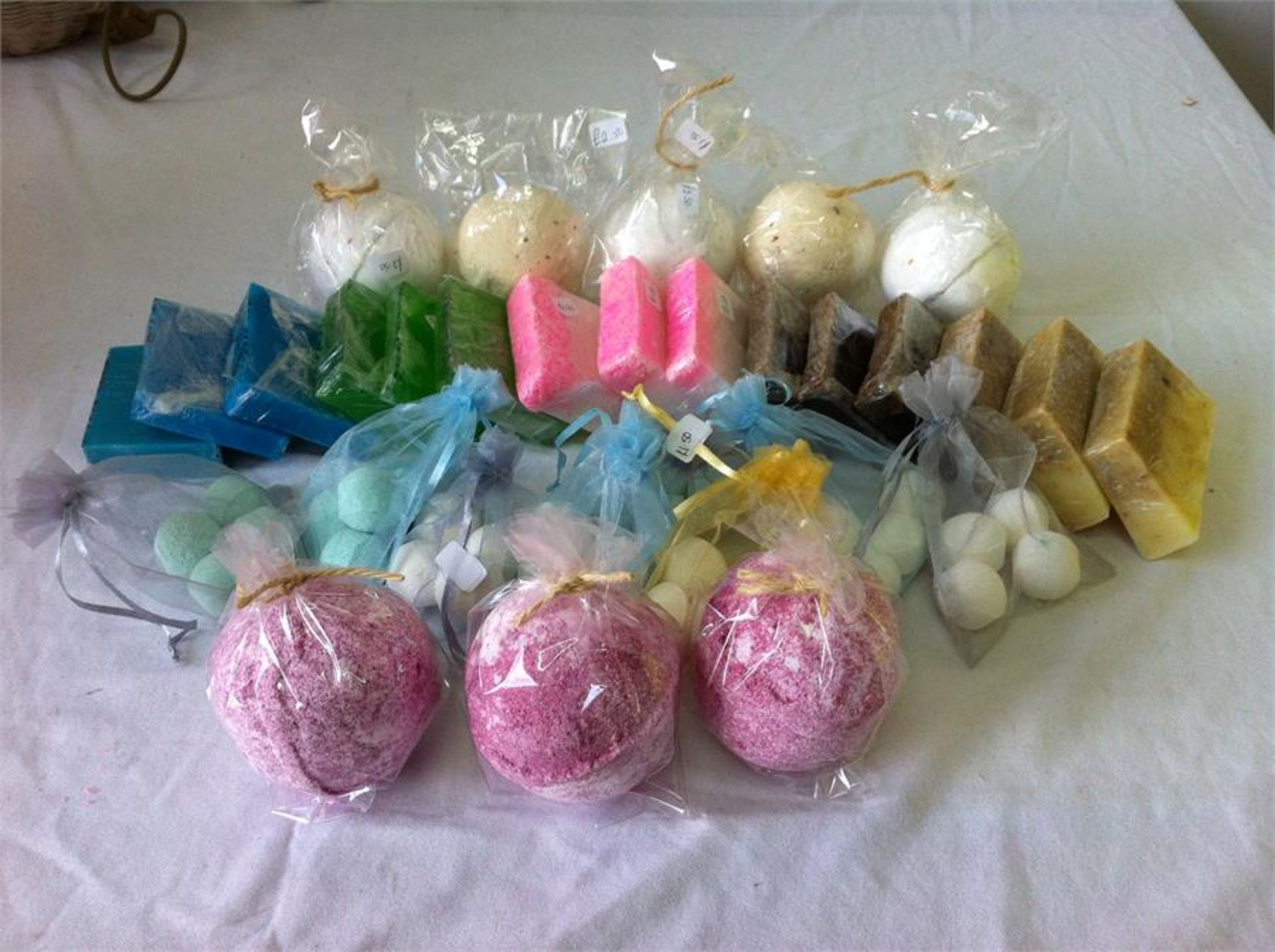 Quantity of bath bombs, scented/non-scented tealights, scented soaps. See description - Image 4 of 4