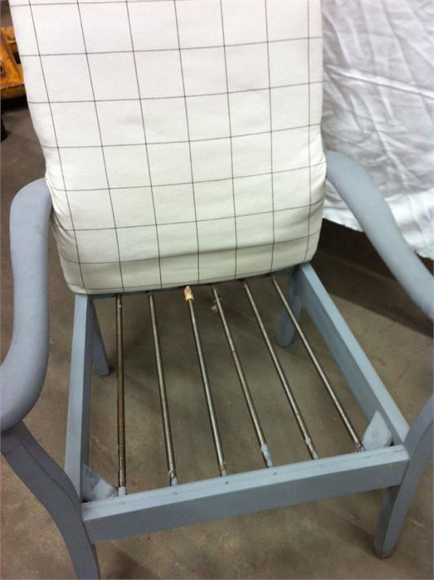 Grey frame chair with spring base - Image 3 of 4