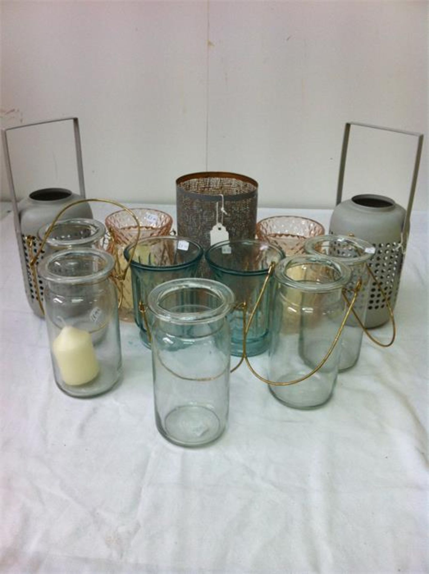 Candle/tealight holders 11xGlass, 3xmetal; Candle plates 6xlge, 4xsm; scented soya bean candles x 10 - Image 5 of 5