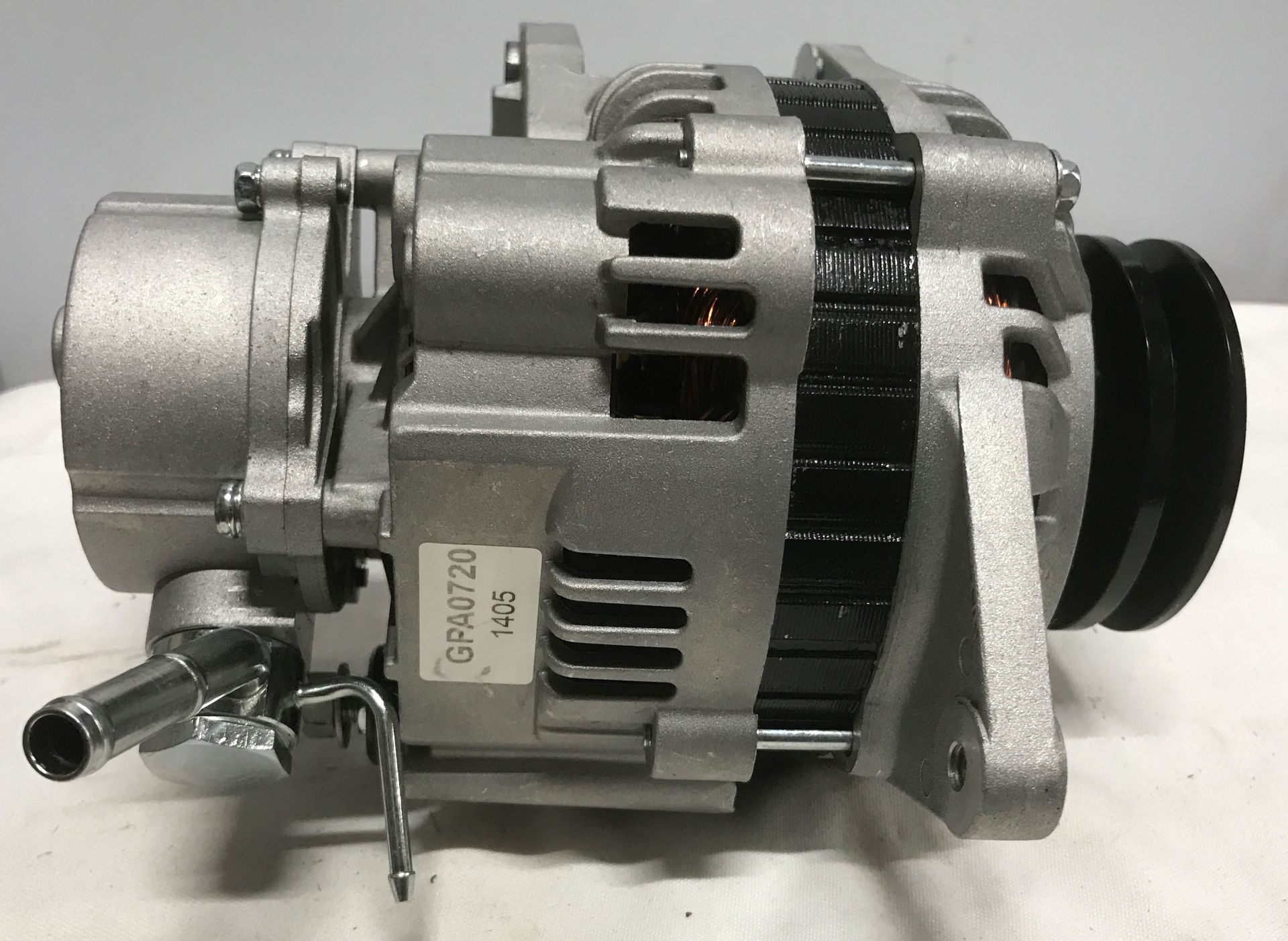 Approximately 304 x Various Starter Motors & Alternators w/ Various Pulleys - Image 11 of 39