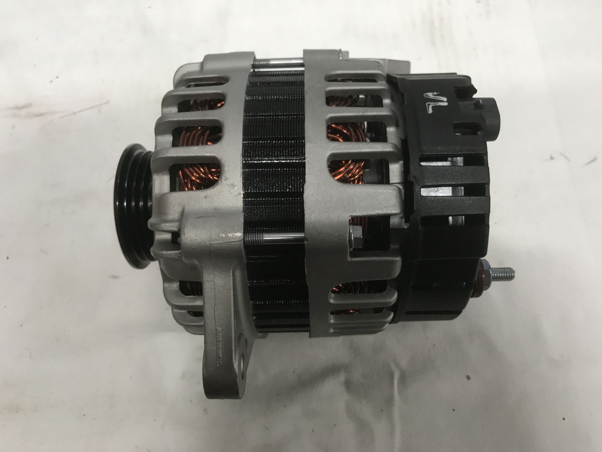 Approximately 304 x Various Starter Motors & Alternators w/ Various Pulleys - Image 39 of 39