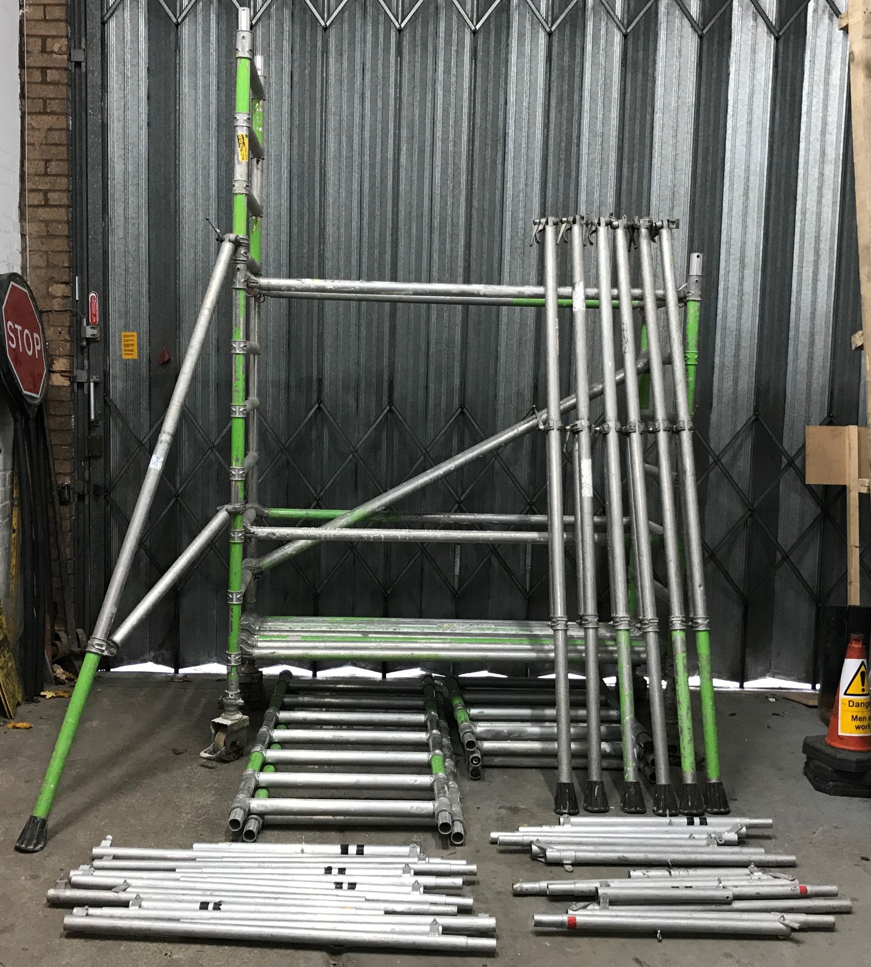 Mobile Extendable Scaffolding Tower - Image 2 of 12