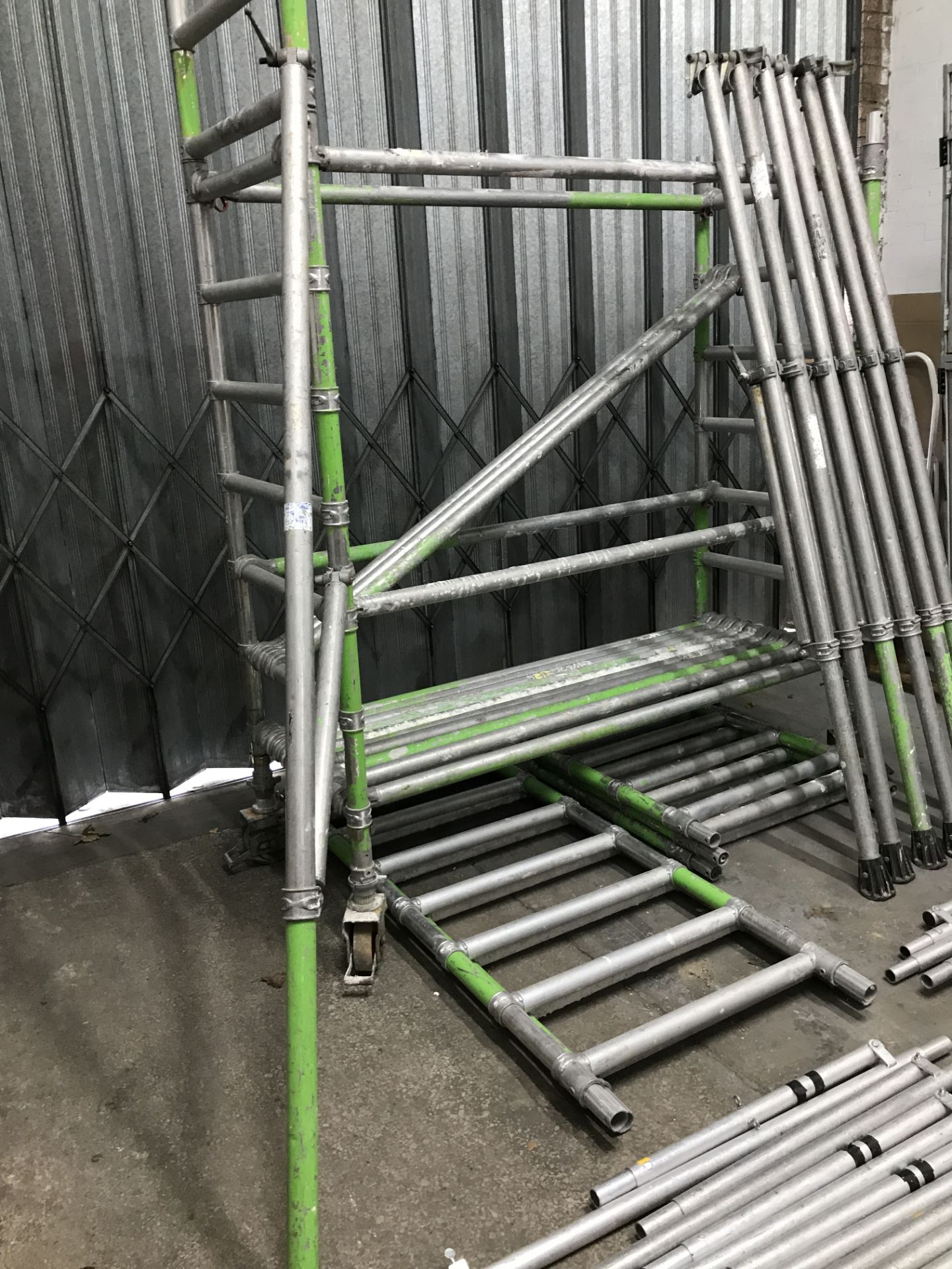 Mobile Extendable Scaffolding Tower - Image 9 of 12