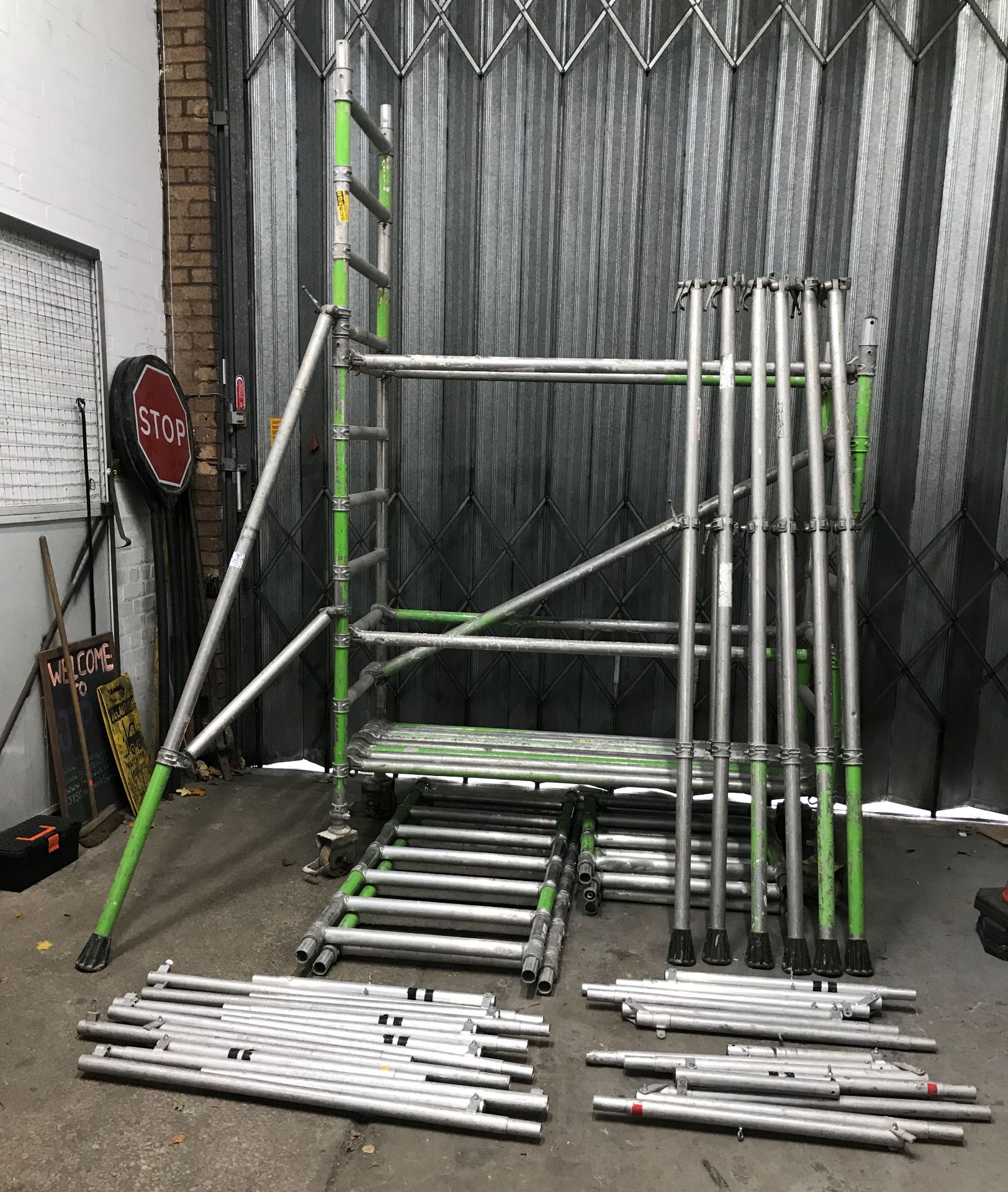 Mobile Extendable Scaffolding Tower - Image 3 of 12