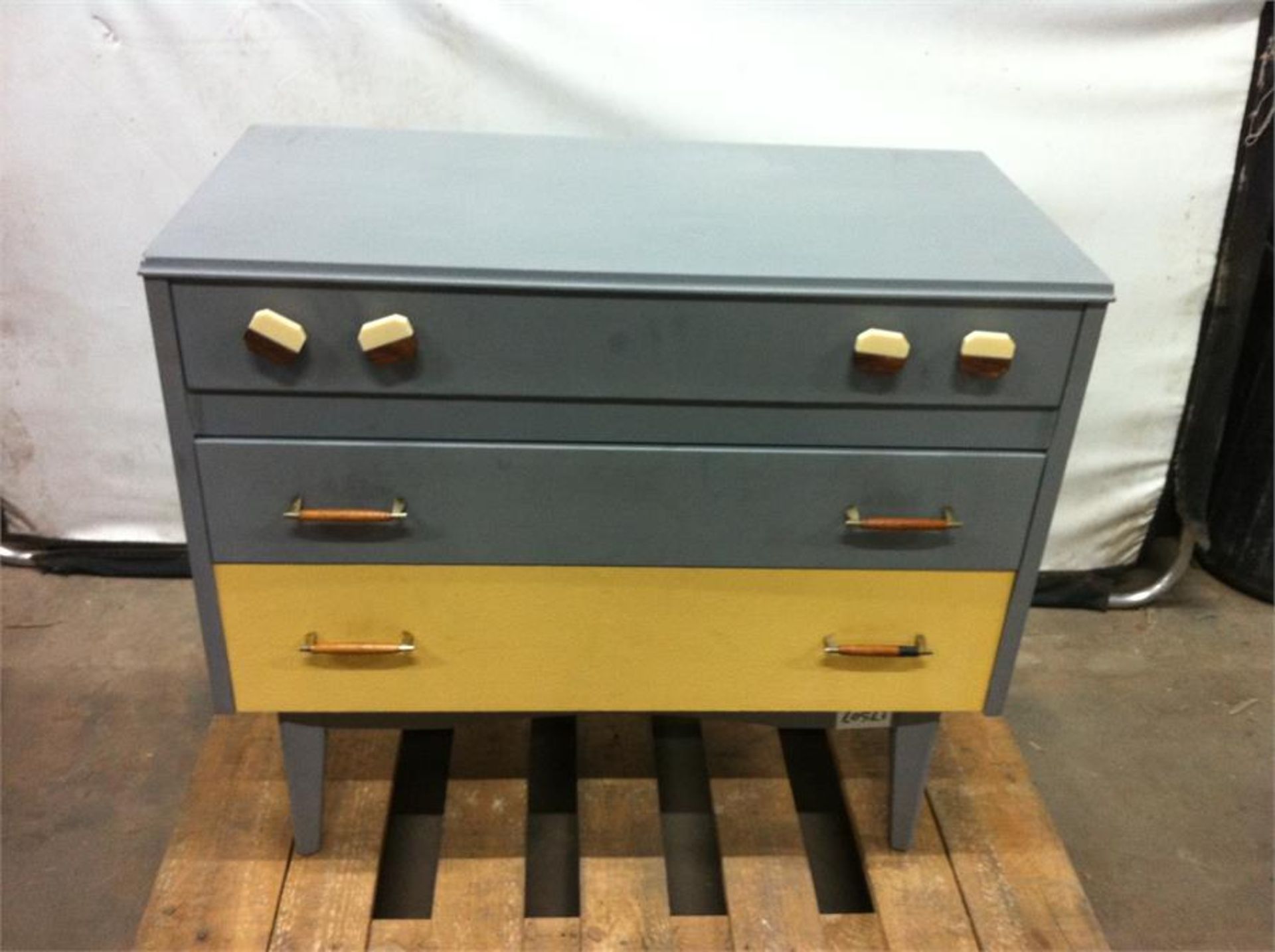 Drawer unit with yellow drawer