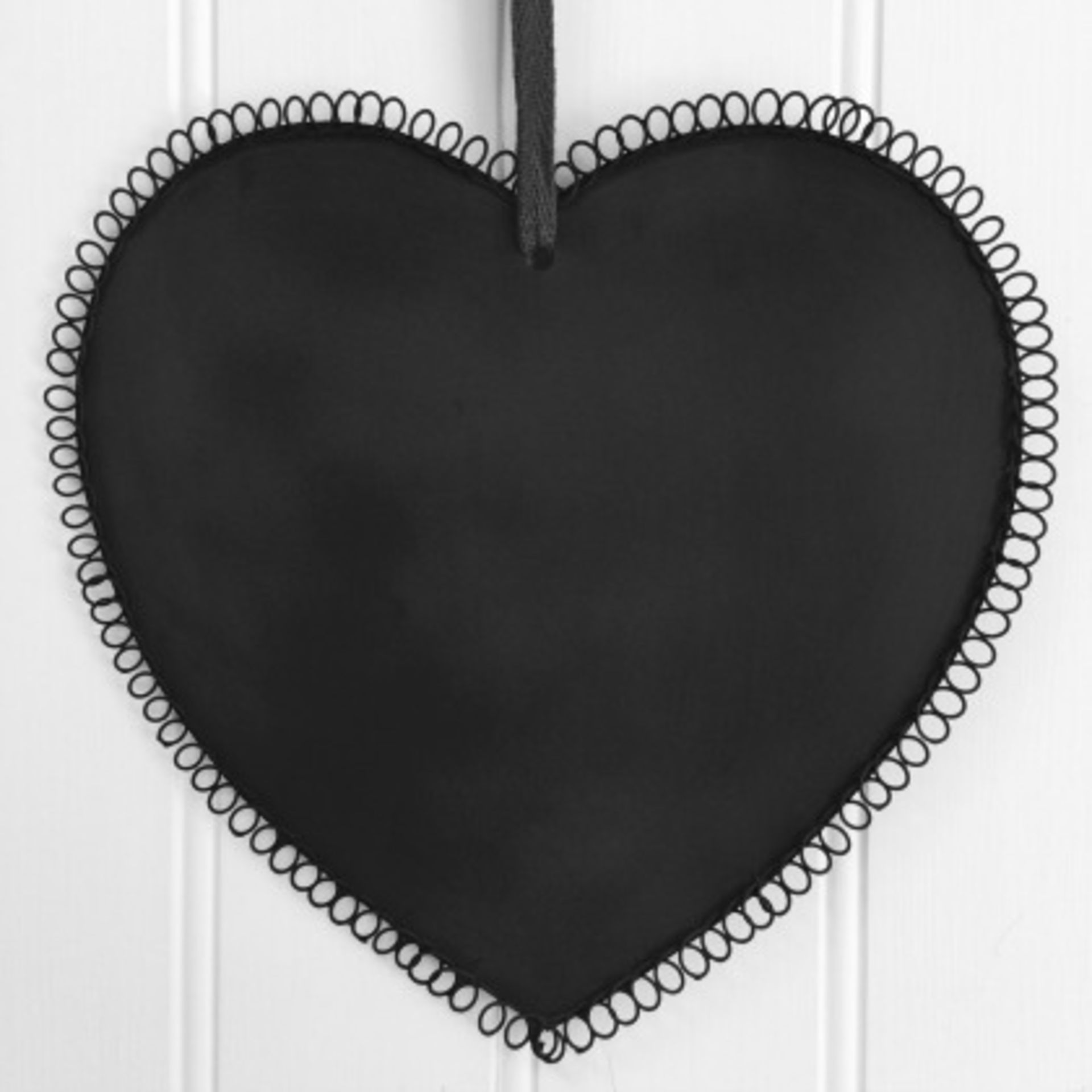 197 X CHALKBOARD STICKERS, CHALKBOARDS, HANGING HEARTS. RRP £ 1,067.15