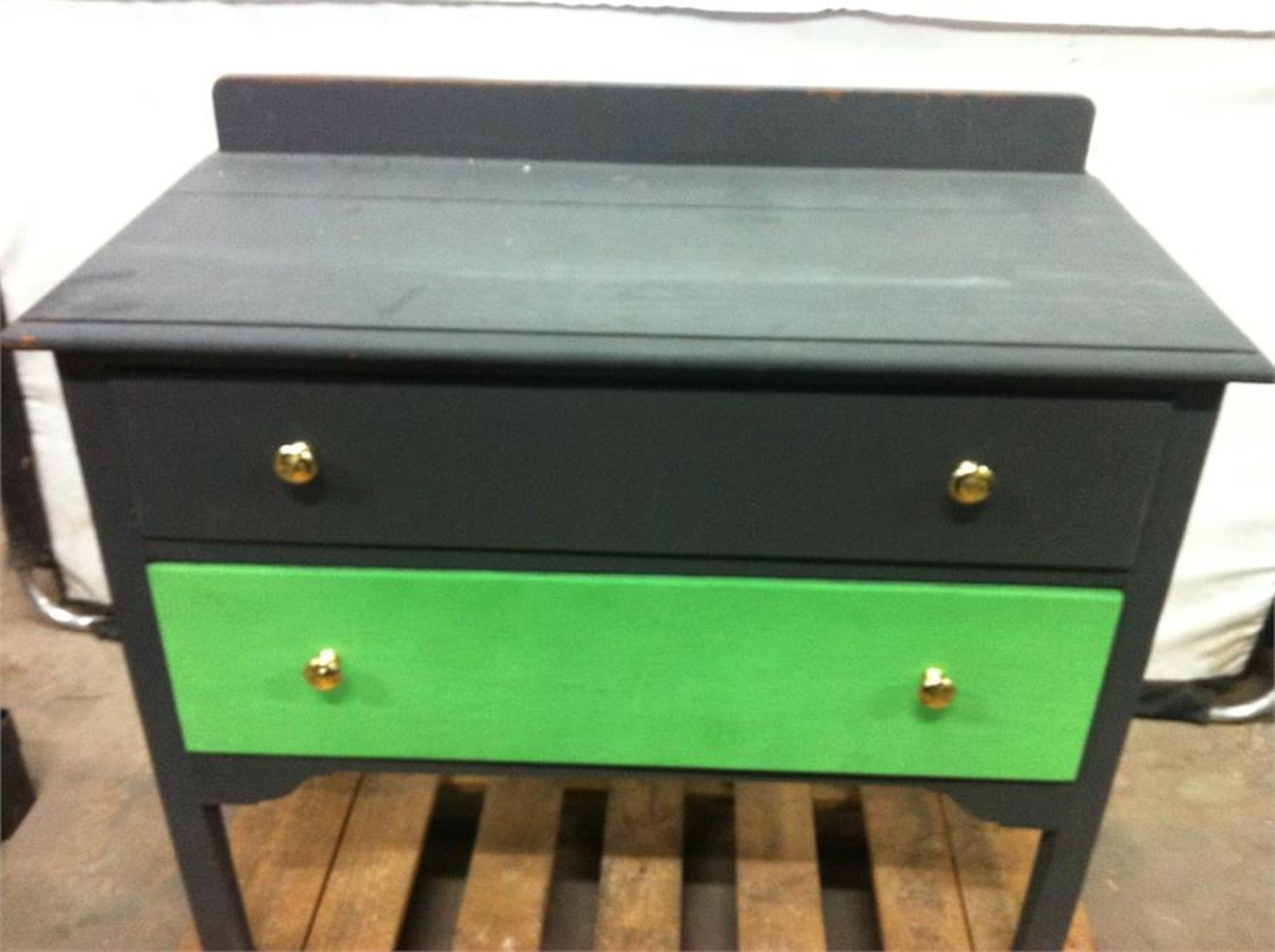 Drawer unit with green drawer