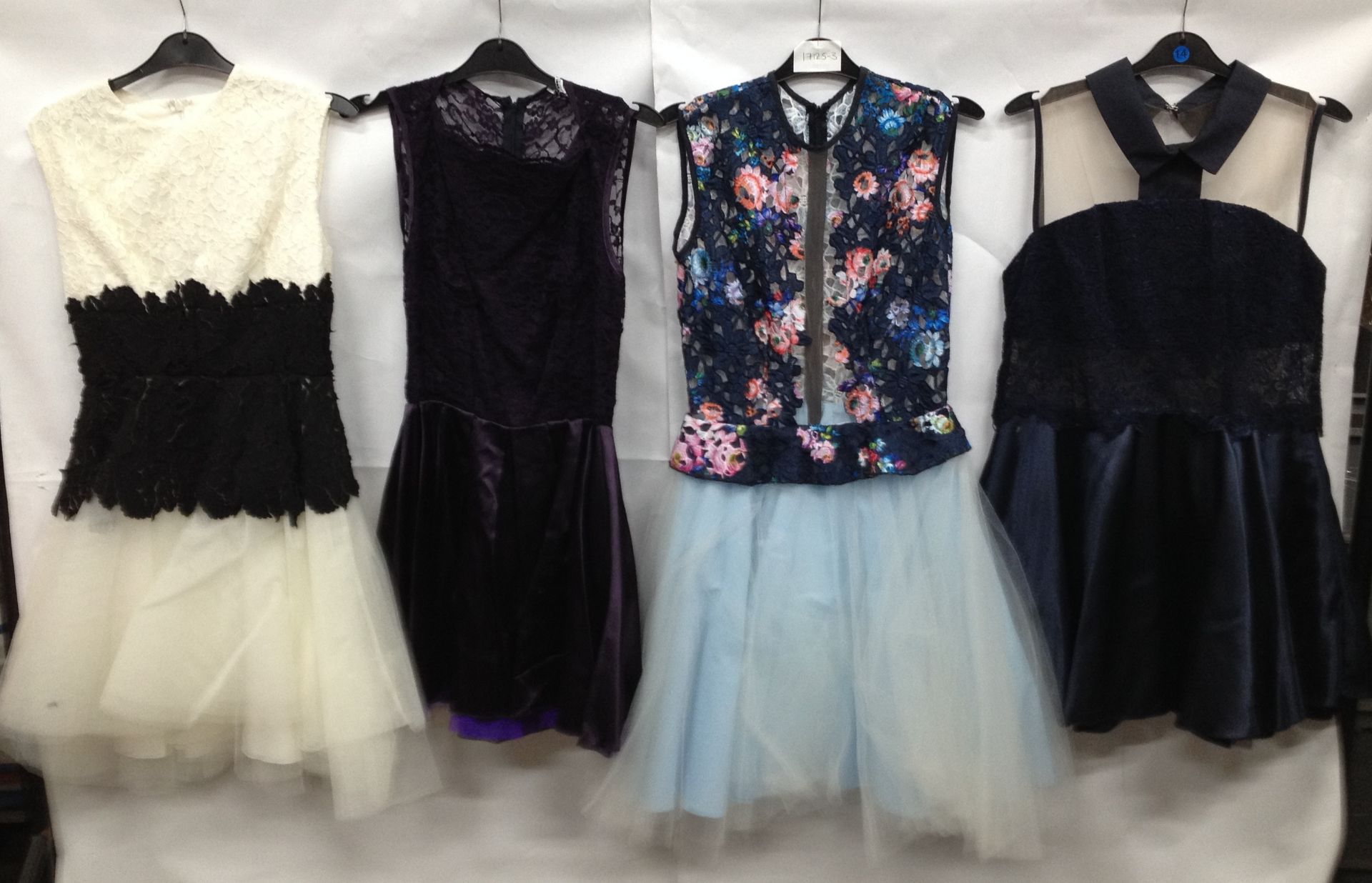 25 x Mixed Style Dresses - Image 4 of 6