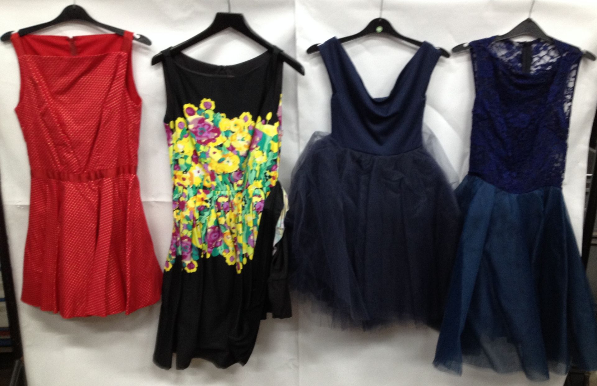 25 x Mixed Style Dresses - Image 4 of 7