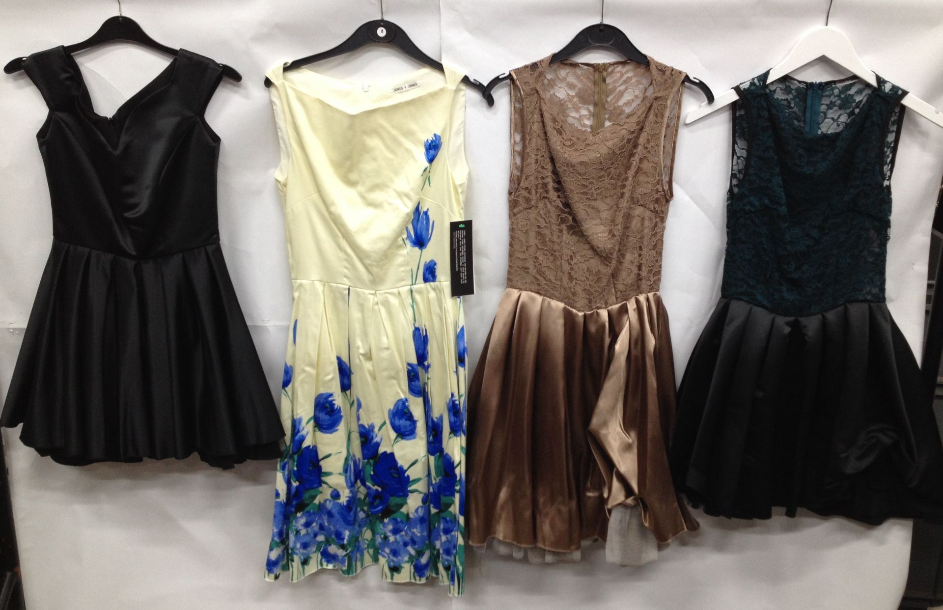 25 x Mixed Style Dresses - Image 4 of 4