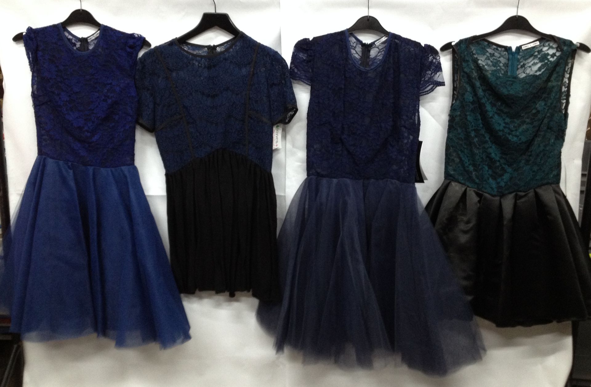 25 x Mixed Style Dresses - Image 4 of 6