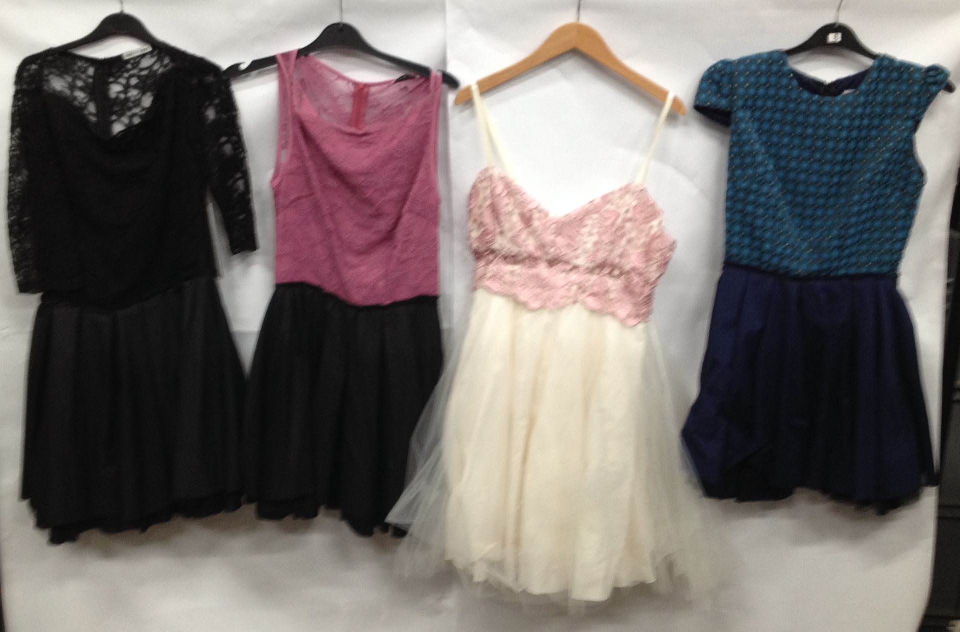 25 x Mixed Style Dresses - Image 4 of 6