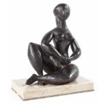 Baltasar Lobo Casuero Femme assise par terre Bronze mit schwarz-brauner Patina. (1943). Höhe ca.