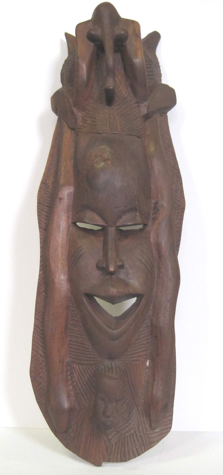 Masque africain en bois exotique, années 1970 – Hauteur : 76 cm African mask in [...] - Bild 2 aus 18