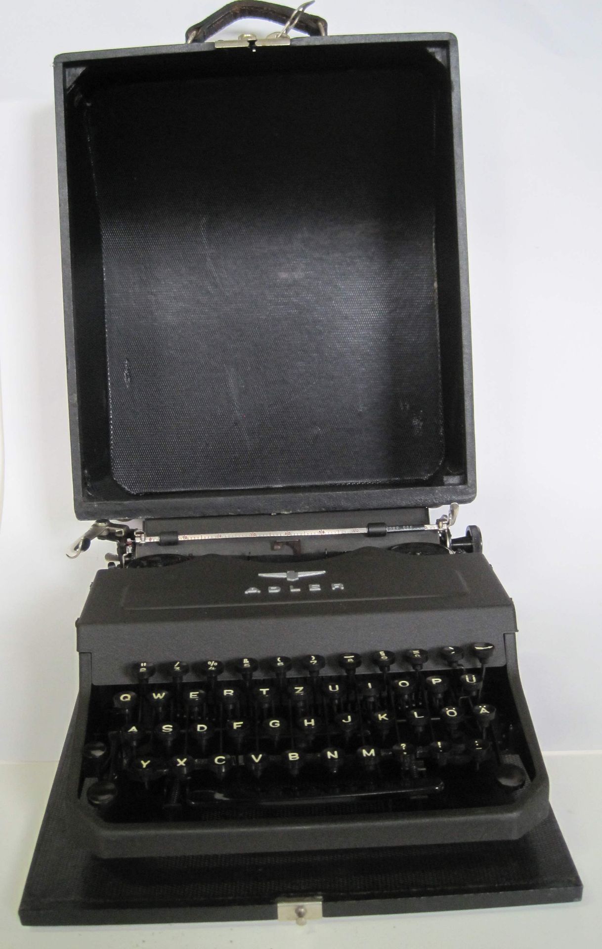 Machine à écrire portable ADLER, clavier allemand, années 1930-1940, avec étui de [...] - Bild 4 aus 12