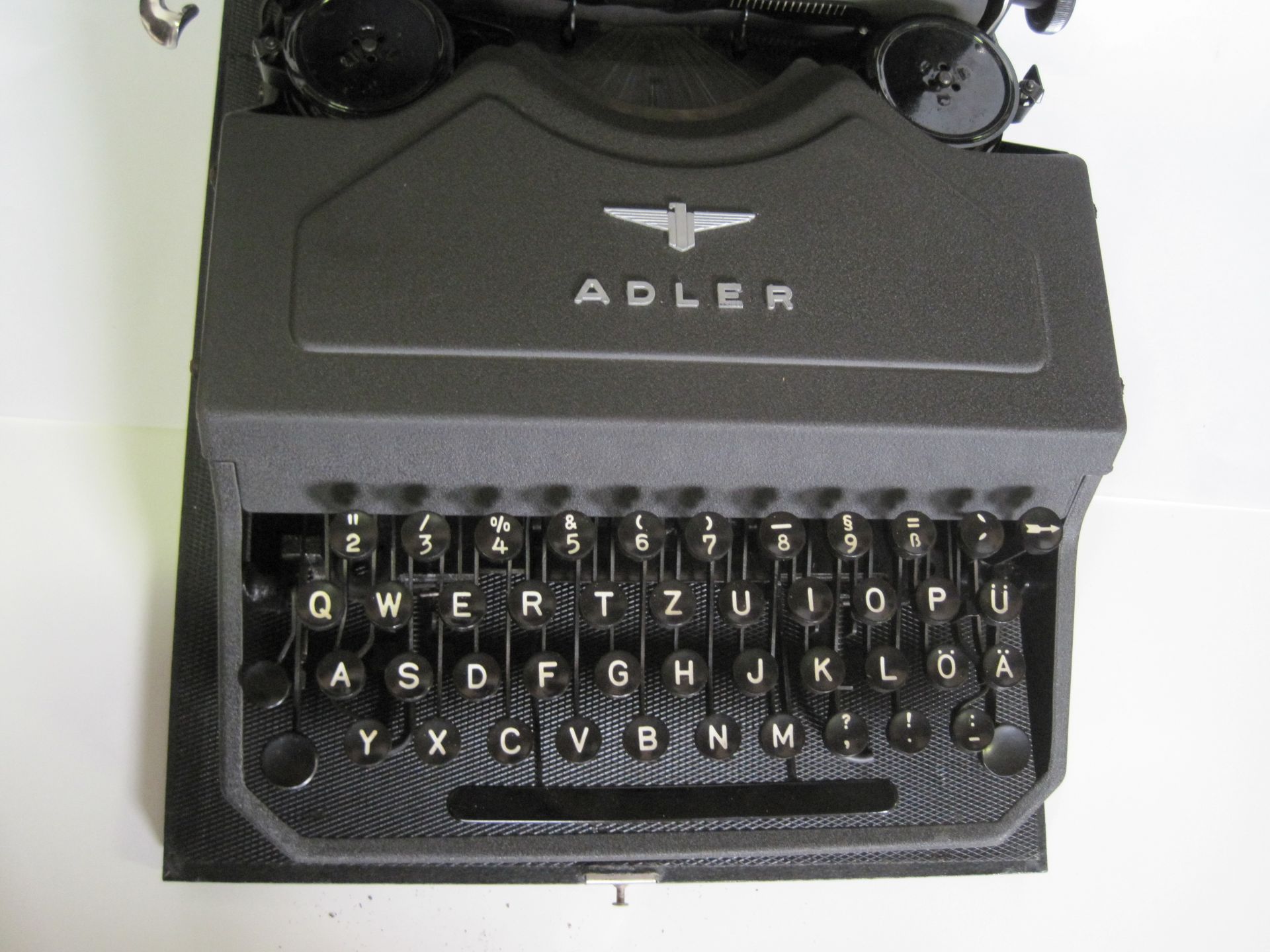 Machine à écrire portable ADLER, clavier allemand, années 1930-1940, avec étui de [...] - Bild 11 aus 12