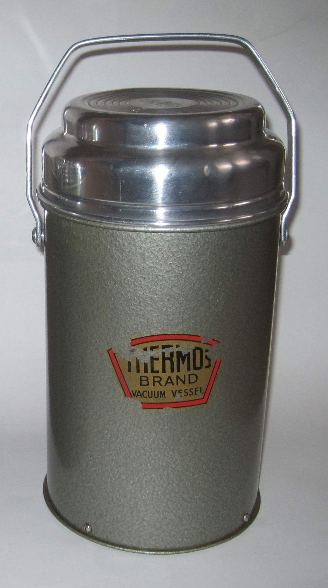 Authentique Thermos des années 50, garniture en polystyrène, couleur vert métal [...]