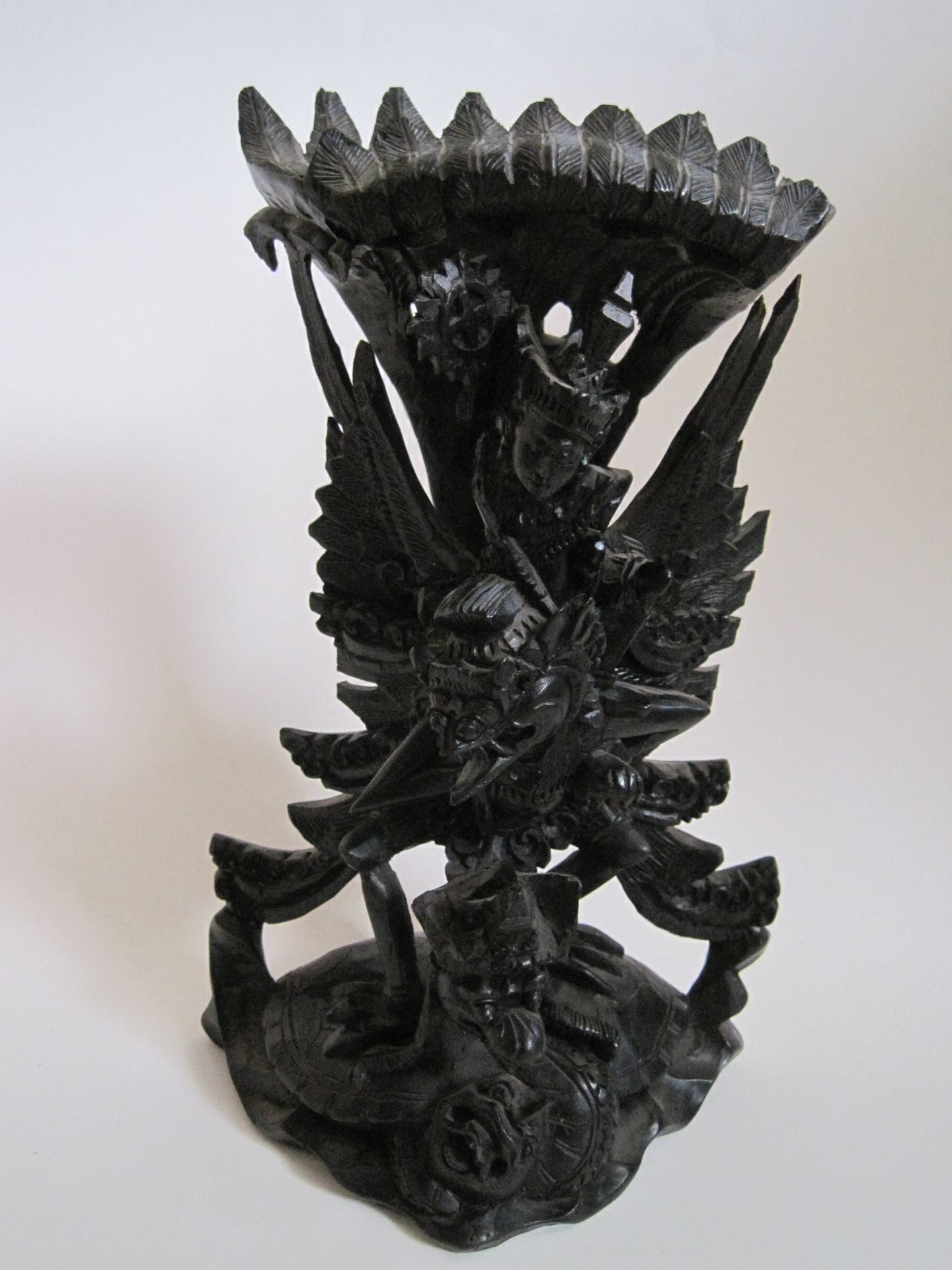Sculpture en bois noirci représentant le dieu hindouiste "Garuda" - petit manque sur [...] - Bild 3 aus 6