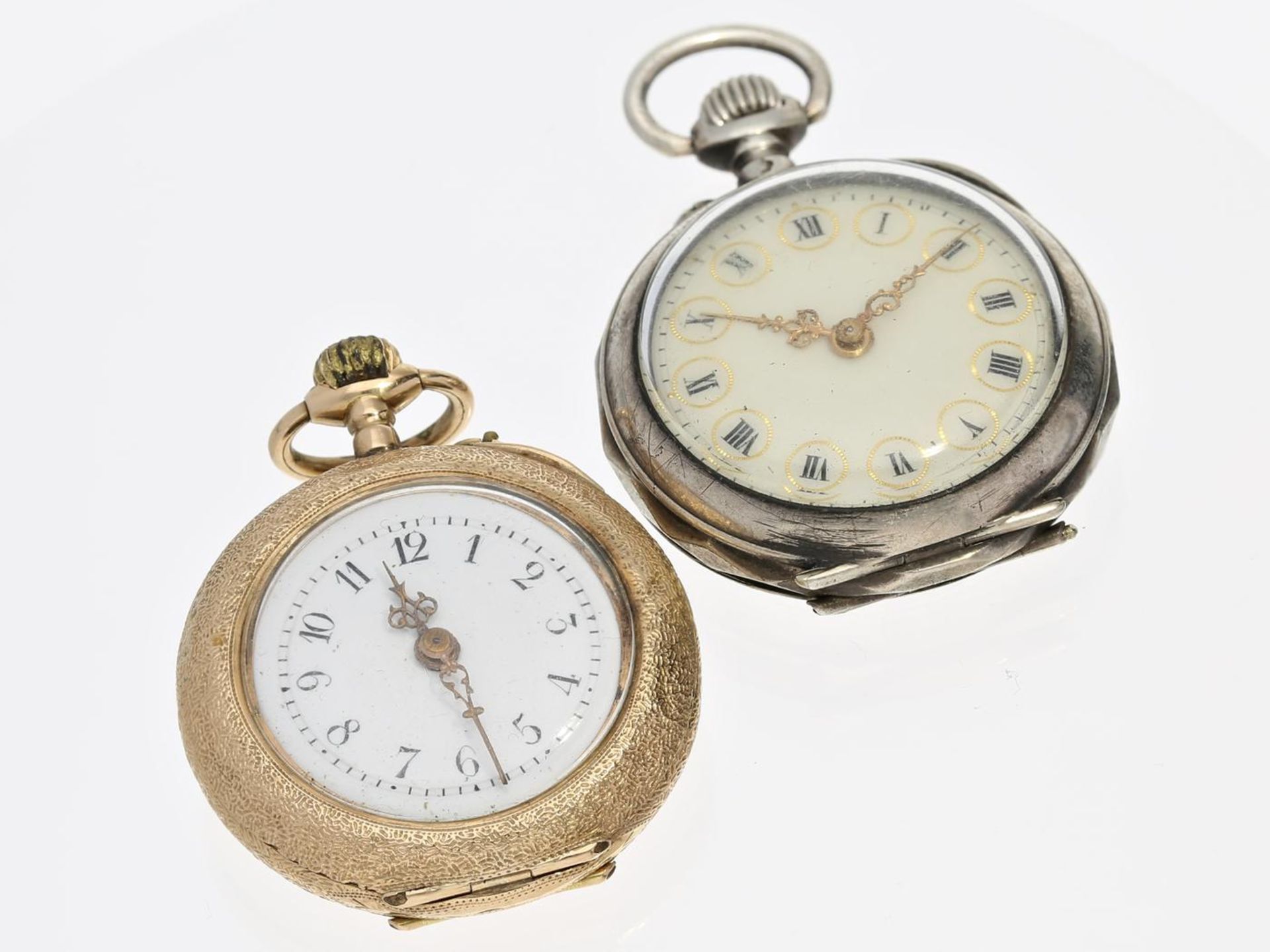 Taschenuhr: Konvolut von 2 Damenuhren um 1900, Gold/Silber 1. ca. Ø29mm, ca. 19,5g, dekoratives,