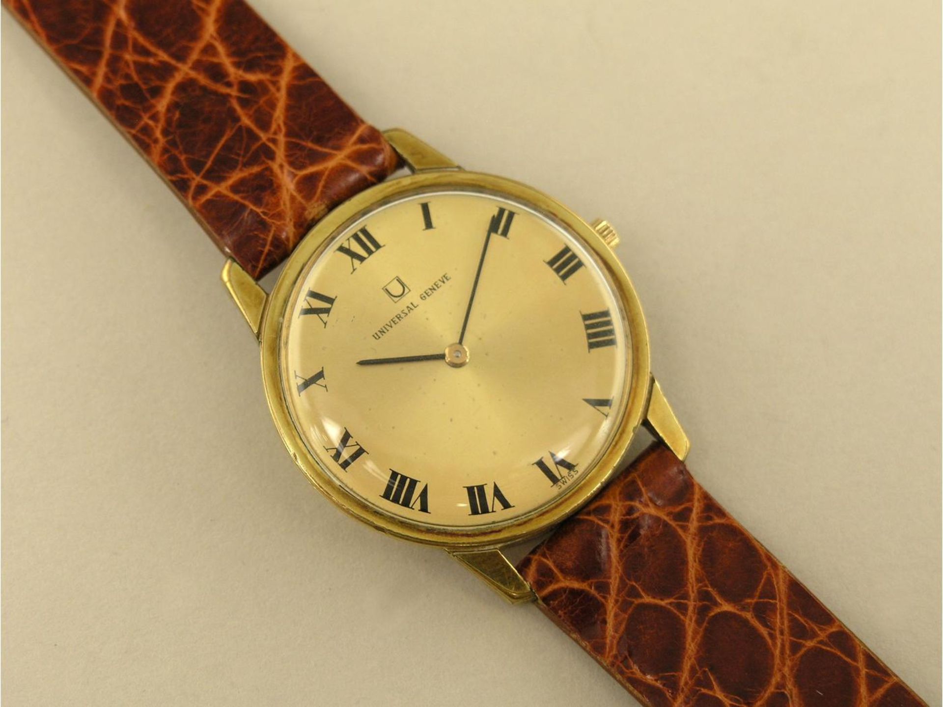 Armbanduhr: seltene, flache vintage Herrenuhr, Universal Geneve, um 1960 Ca. Ø31mm, vergoldet,