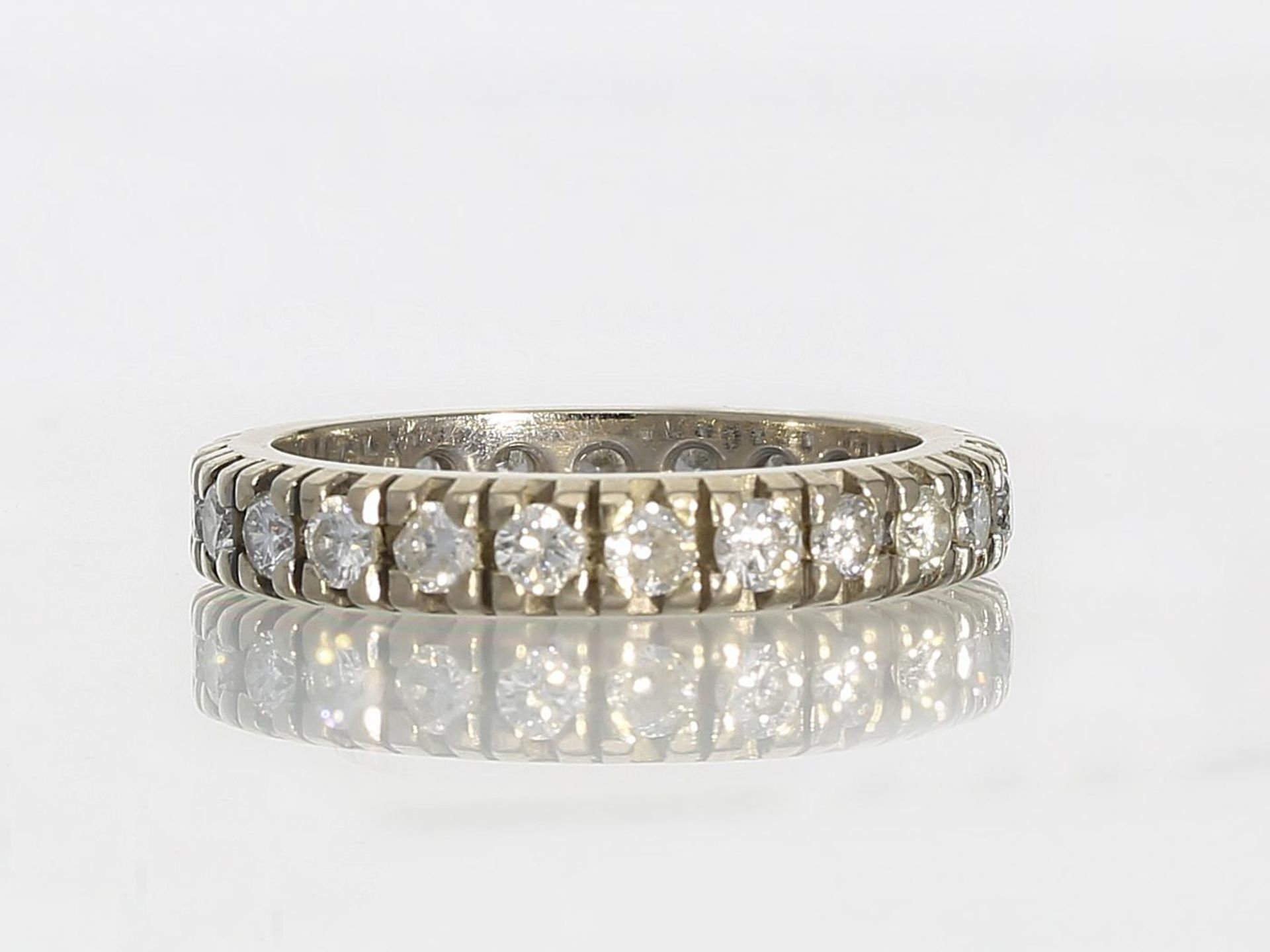 Ring: klassischer Brillant-Memoire-Ring in 18K Weißgold Ca. Ø16mm, RG51, ca. 3,5g, 18K Weißgold,