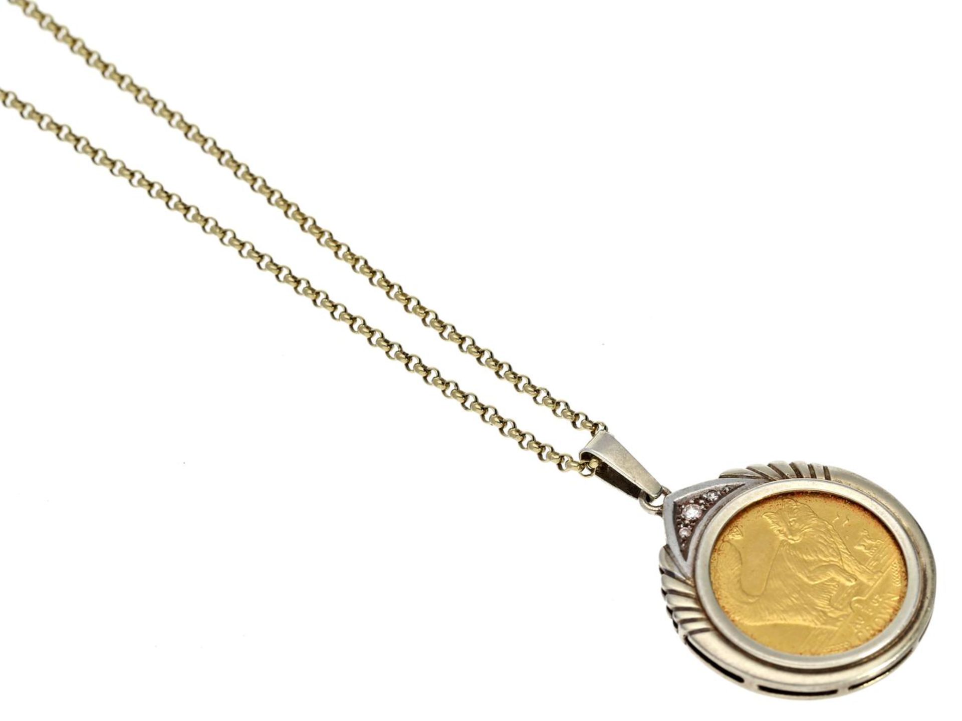 Kette/Collier: goldene Collierkette mit dekorativem Münzanhänger, Isle of Man Kette ca. 40,5cm lang,