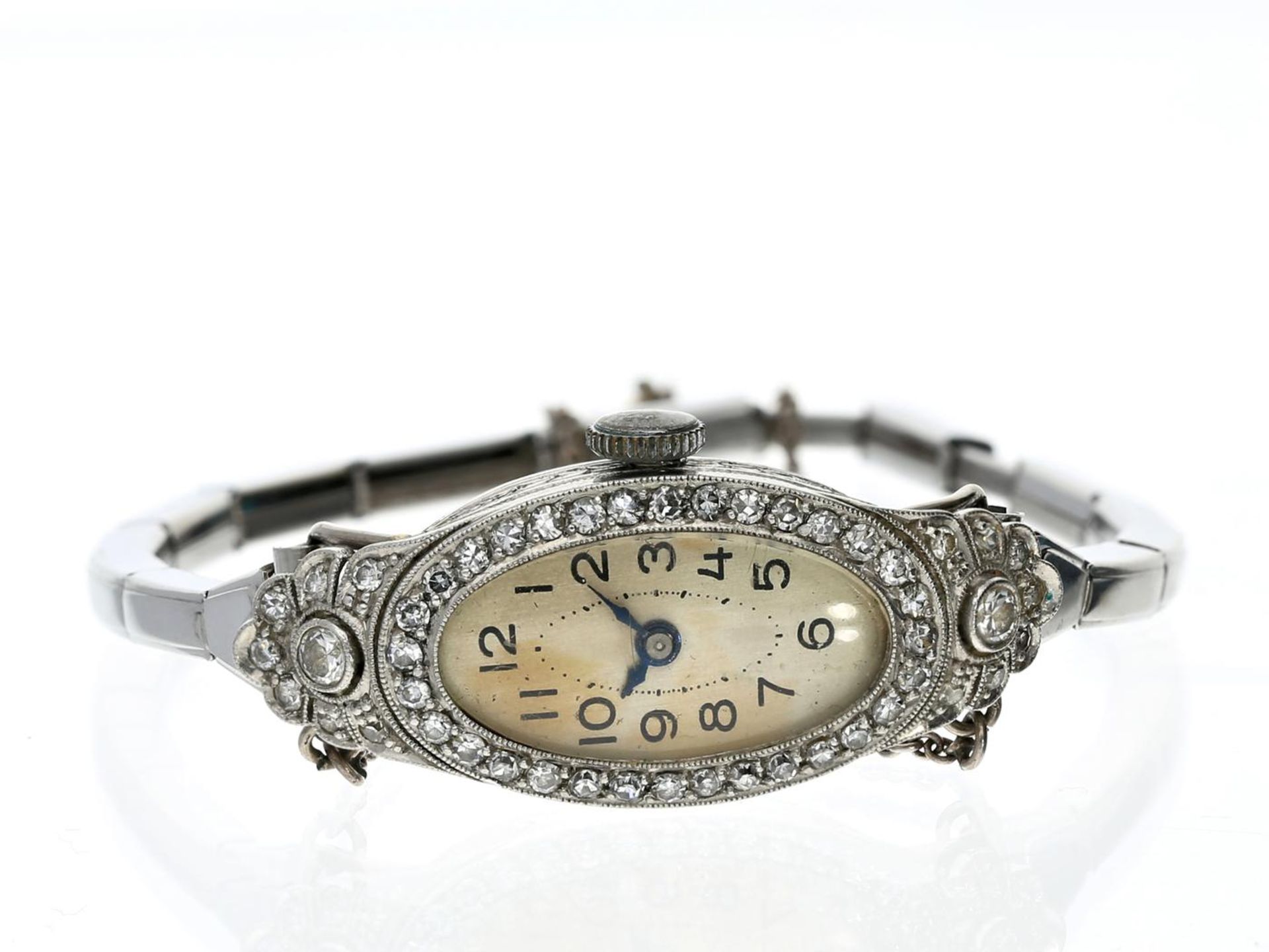 Armbanduhr: Art déco Damenuhr aus Platin, reichhaltiger Diamantbesatz, Marke Tavannes, 30er Jahre