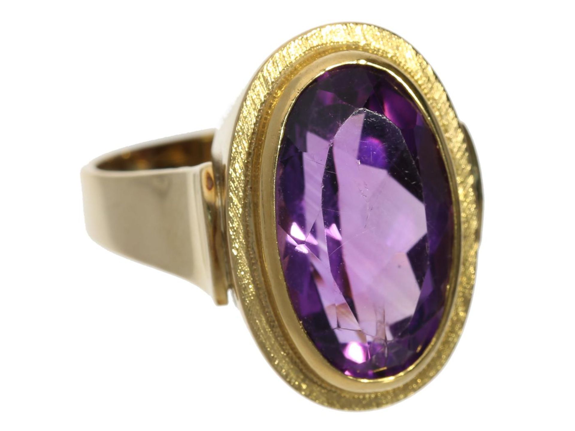 Ring: vintage Goldschmiedering mit Amethyst Ca. Ø19mm, RG60, ca. 10,3g, 14K Gold, besetzt mit