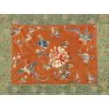 Seidenstickerei Silk Embroidery China, Anfang 20. Jahrhundert. Seide. Brokatbordüre. 84 x 110 cm.