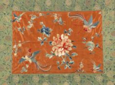 Seidenstickerei Silk Embroidery China, Anfang 20. Jahrhundert. Seide. Brokatbordüre. 84 x 110 cm.