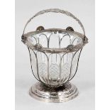 Biedermeier-Henkelkorb Bahlsen/Hannover, um 1840. 750 Silber. Punzen: Herst.-Marke,