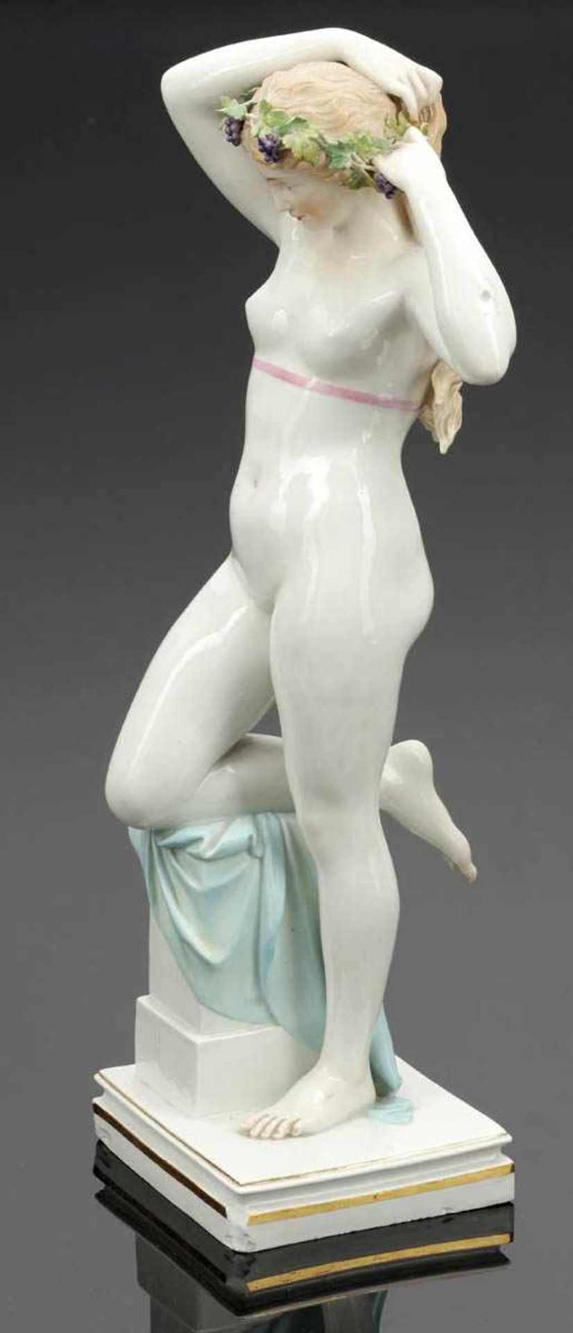 Figur Bacchantin Königliche Porzellan Manufaktur, Meissen 1877-1880. Porzellan, weiß, glasiert.