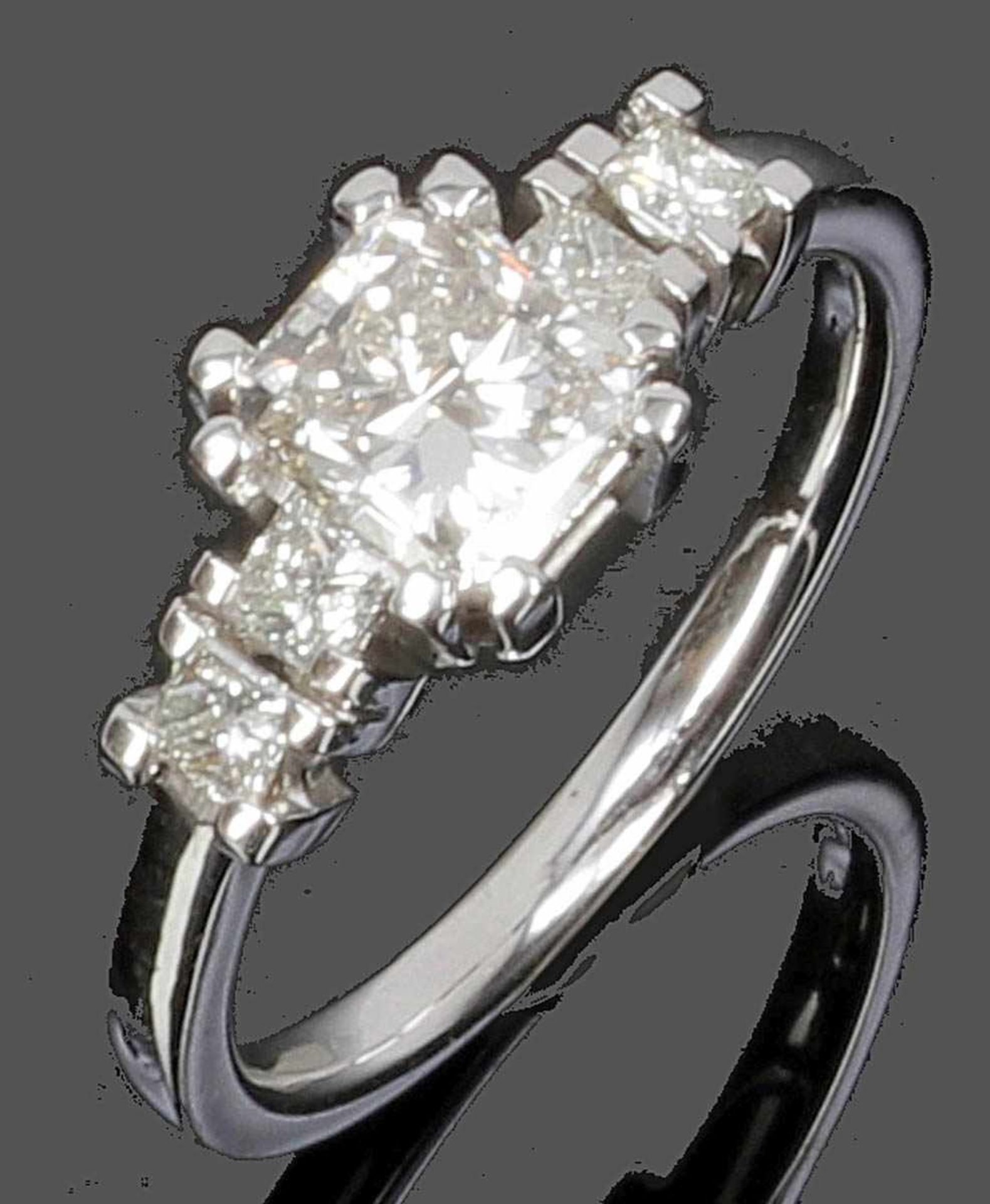 Edler Damendiamantring A magnificent Lady's diamond ring 750er WG, gestemp. 1 Diamant im
