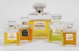5 Flakons Chanel, Paris. - Eau De Parfum No 10, Coco Parfum, No 19, Parfum No 19, Eau de Parfum No 5