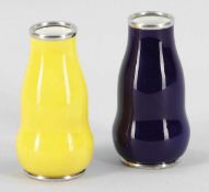 2 Vasen mit Silbermontierung Staatliche Porzellan Manufaktur, Meissen 1935-1947. Porzellan, weiß,
