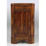 Biedermeier-Eckschrank / Cupboard Norddeutschland, um 1820. Mahagoni. 147 x 92 x 51 cm. Rest.bed.