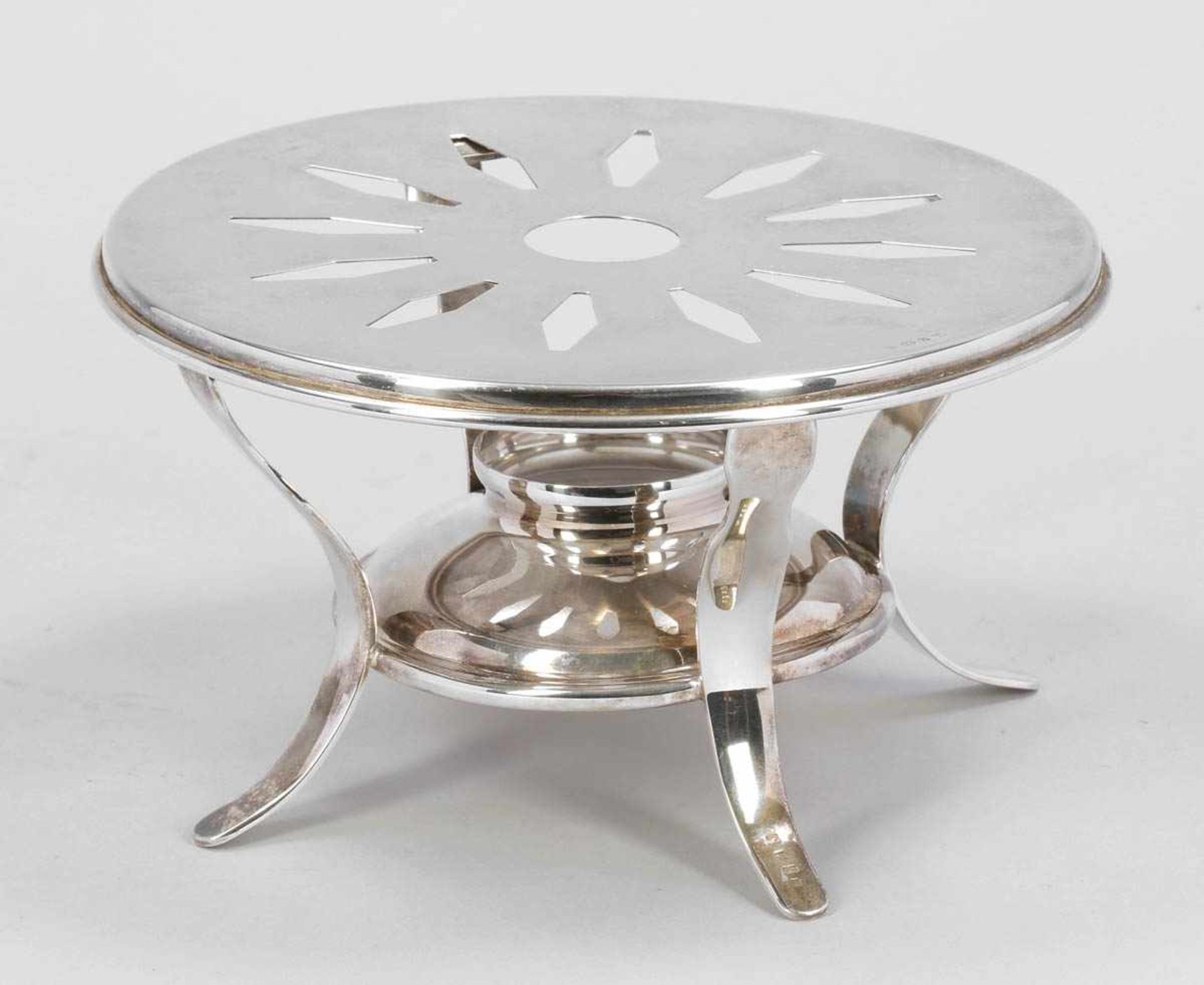 Stövchen / Tea Pot Stand 925er Silber. Punzen: Herst.-Marke, 925. H. 6,3 cm. D. 15,5 cm. Gew.: 188
