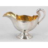 Sauciere im Barock-Stil 835er Silber. Punzen: Herst.-Marke, 835. 12 x 17 x 6,5 cm. Gew.: 202 g.