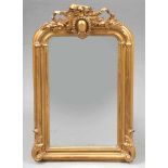 Wandspiegel / Mirror Frankreich, 19. Jh. Holz, vergoldet. H. 94 cm. B. 60 cm. Reich verzierte Leiste