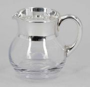 Kleiner Wasserkrug / Water Jug Silber. Glas. H. 12 cm. Der Glaskorpus ist mit einer Silberschicht