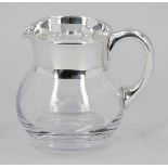 Kleiner Wasserkrug / Water Jug Silber. Glas. H. 12 cm. Der Glaskorpus ist mit einer Silberschicht