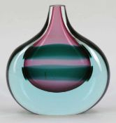 Flache Vase Sommerso Luciano Gaspari für Salviati & C., Murano um 1970. Violettes Glas mit zwei