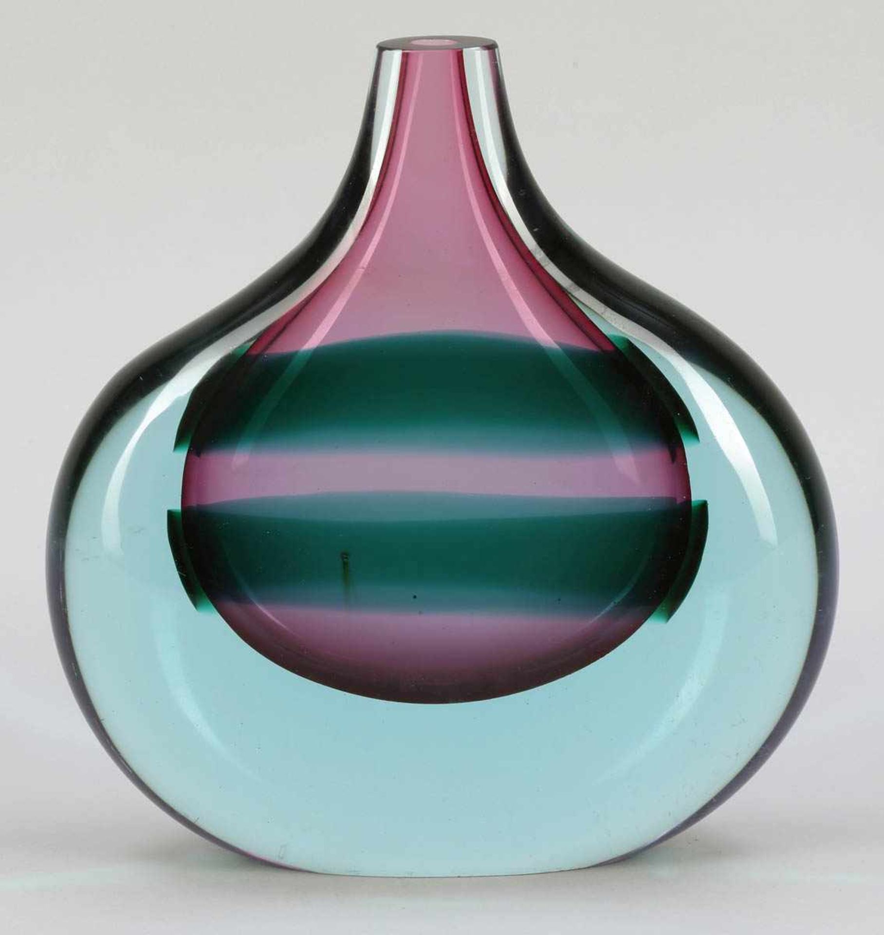 Flache Vase Sommerso Luciano Gaspari für Salviati & C., Murano um 1970. Violettes Glas mit zwei