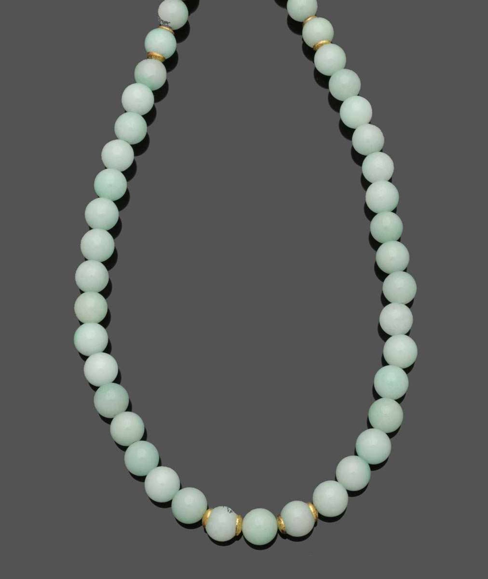 Dekoratives Jadeitcollier A jadeite-necklace 925er Silber, gestemp., vergoldet. 43 Jadeitkugeln ( - Bild 2 aus 2