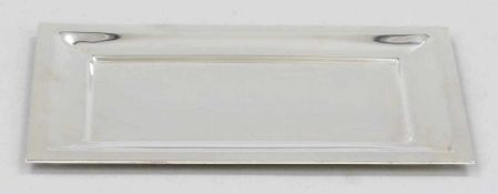 Tablett im Art Déco Stil 800er Silber. Punzen: Herst.-Marke, 800. 1 x 23,8 x 16,6 cm. Gew.: 332 g.