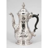 Kaffeekanne / Coffee Pot London/England, um 1770/71. 925er Silber. Punzen: Herst.-Marke, Stadt-