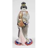 Erotische Geisha Erotic Geisha Japan, 20. Jahrhundert. Porzellan. Teilweise glasiert. Polychrom