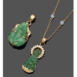 Zwei Jadeitanhänger "Göttin" und "Frosch" Two jadeite pendants, one necklace with opal 750er GG,