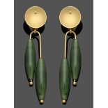 Paar Ohrhänger mit russischer Jade A pair of jadeite earrings Hannover, 1960er Jahre. Handarbeit.